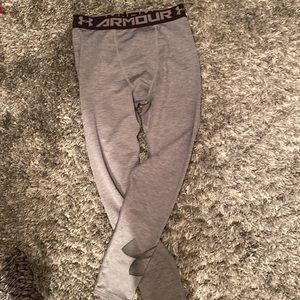 2- Under Armour Cold Gear & Heat Gear  Leggings. Boys large
